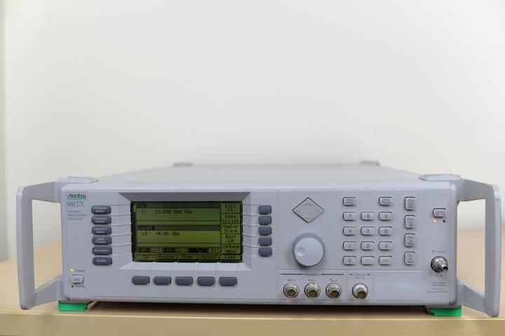Генератор сигналов Anritsu 68137C